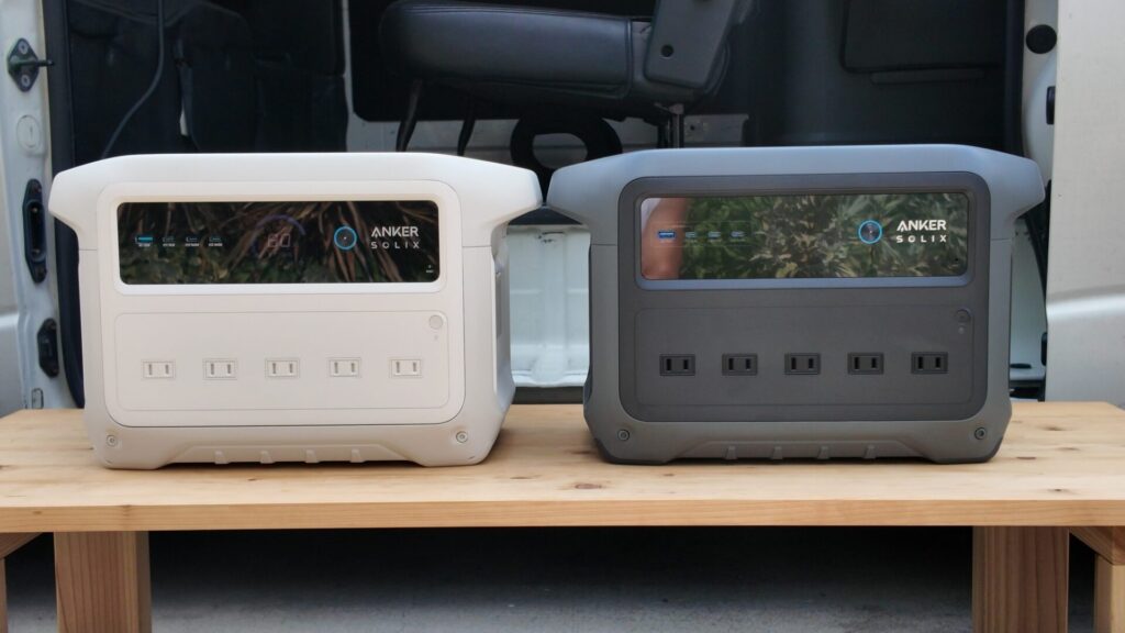 Anker Solix C1000 Gen 2 Portable Power Stationの2色並べて正面