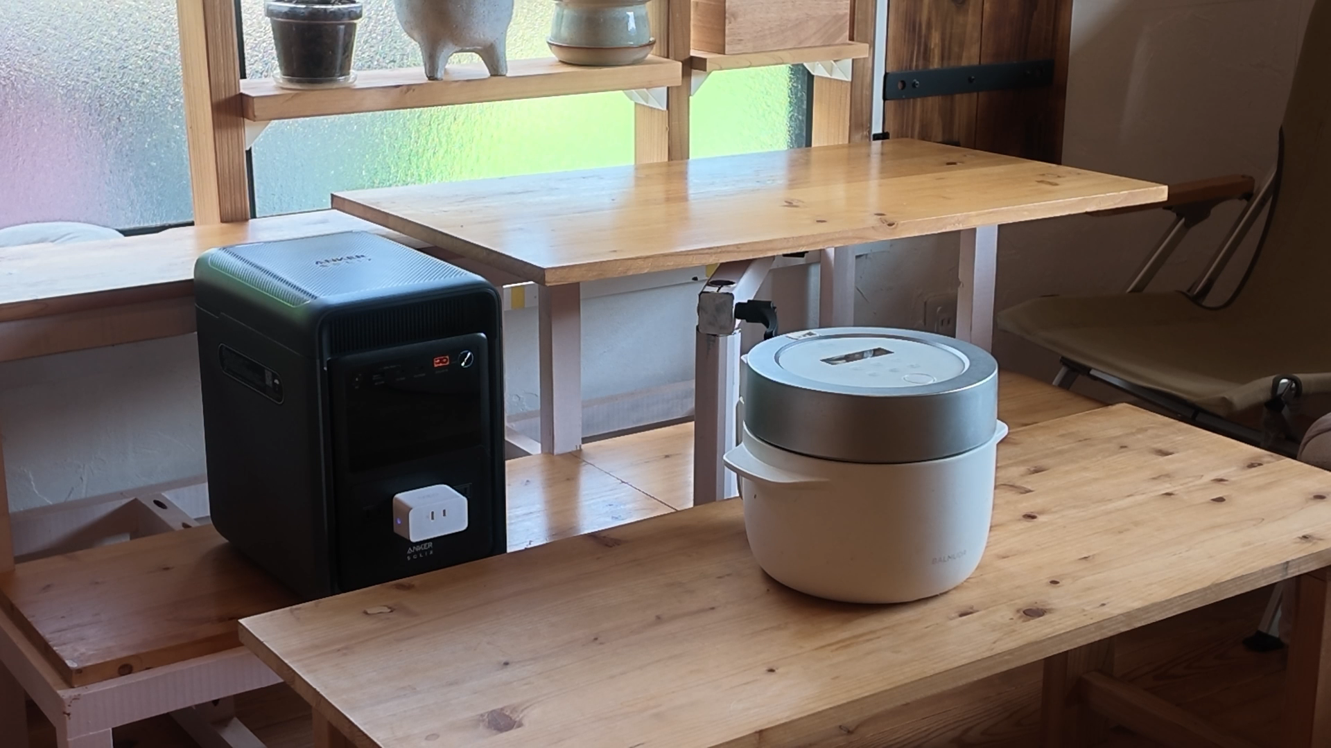 キッチンでS2000につないだ炊飯器(スマートプラグで消費電力を計測)